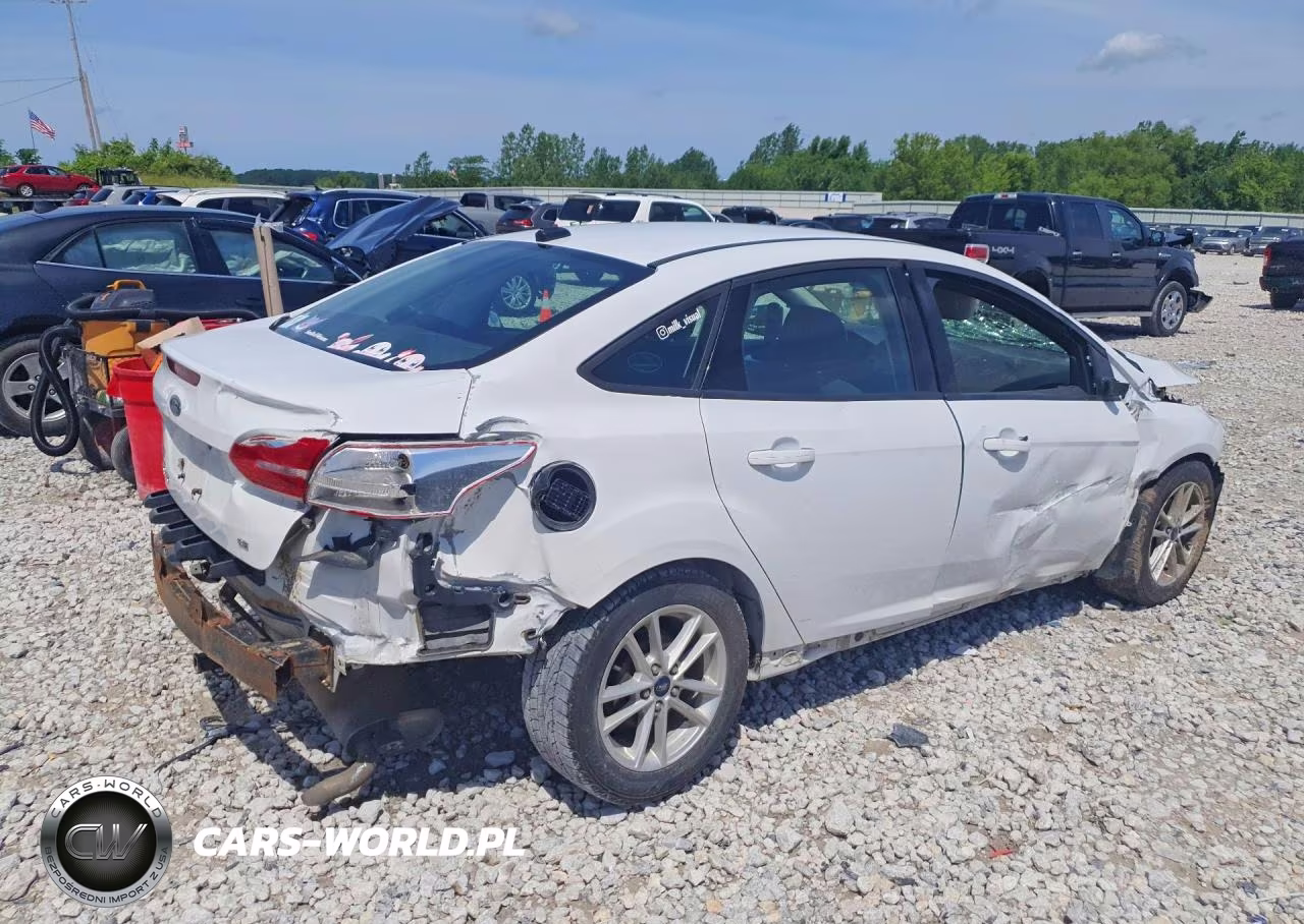 2017 Ford Focus Se VIN:1FADP3F20HL292014 - 3