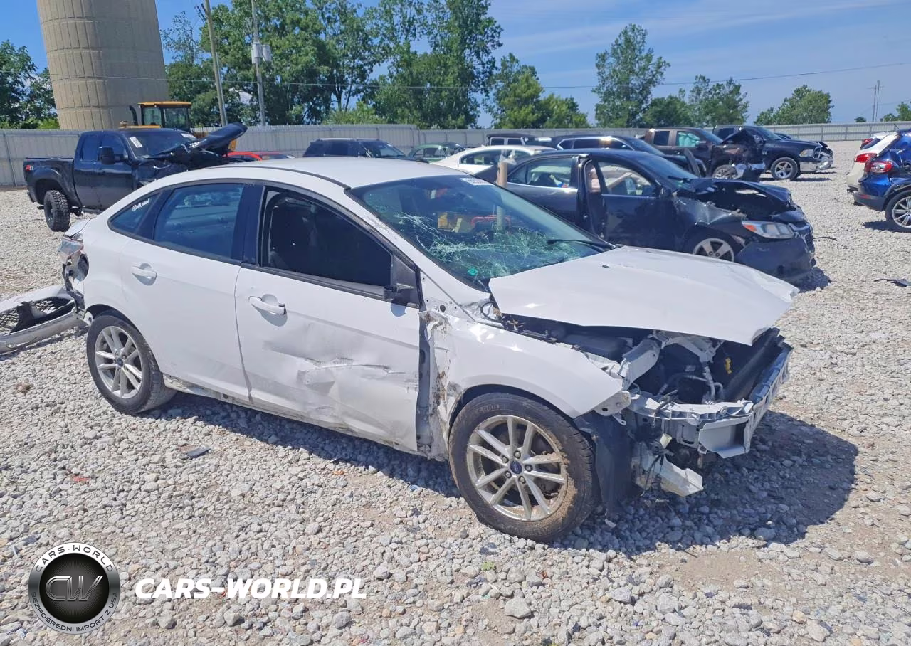 2017 Ford Focus Se VIN:1FADP3F20HL292014 - 4