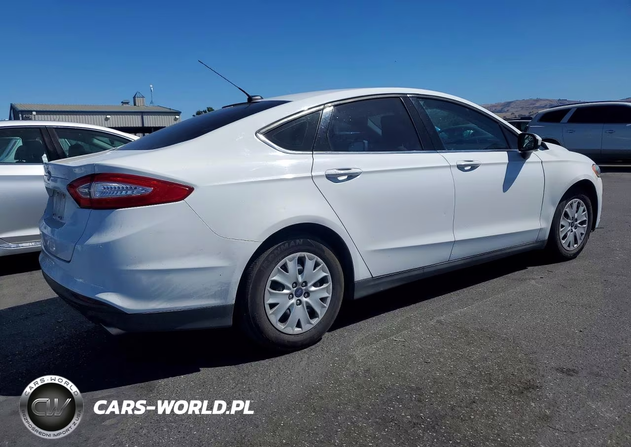 2013 Ford Fusion S VIN:3FA6P0G72DR120659 - 3