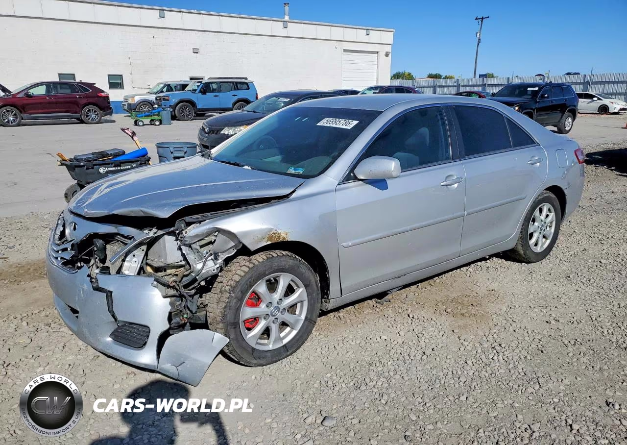 2010 Toyota Camry Le V6 – zdjęcie 1 z 12