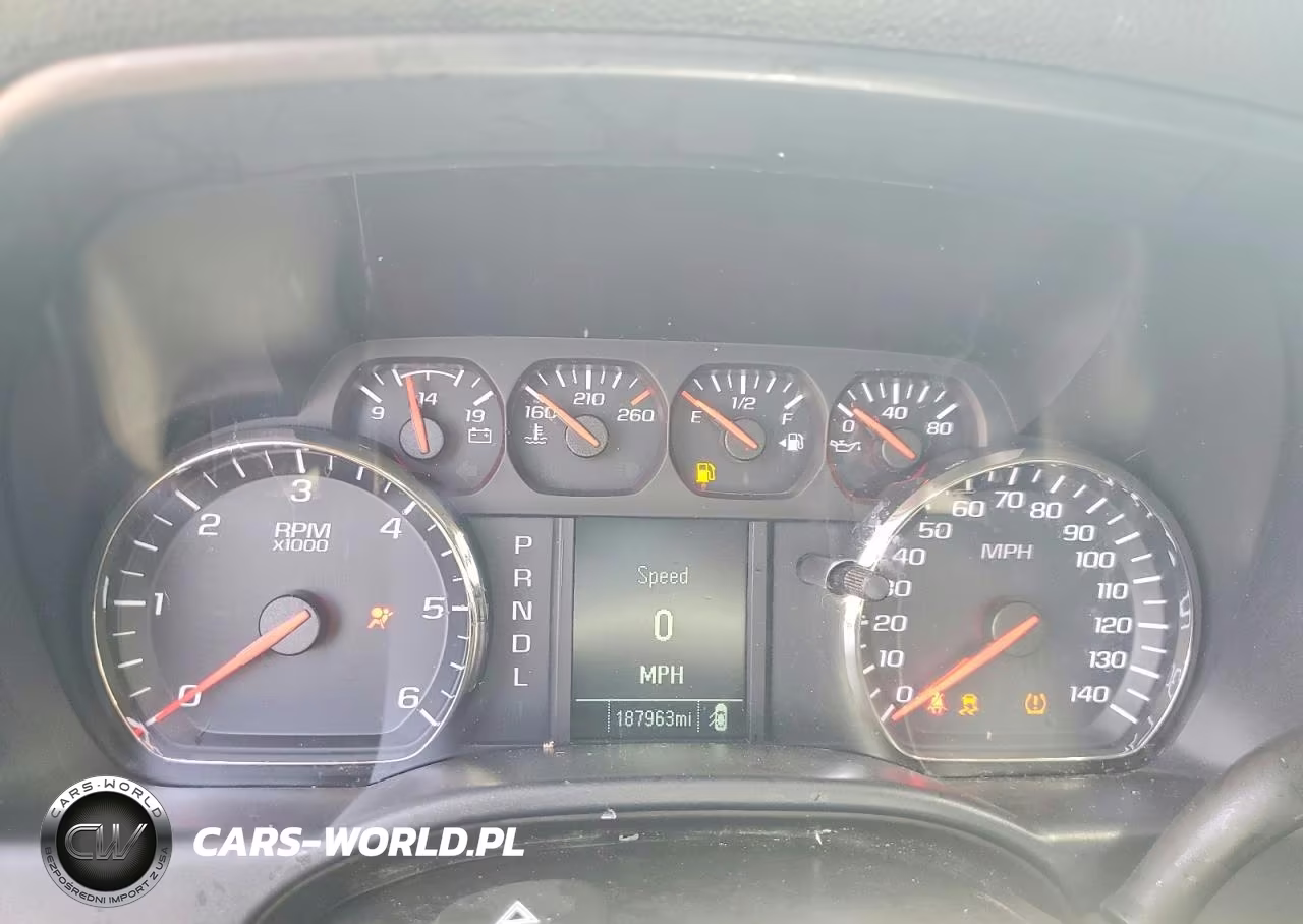 2018 Chevrolet Silverado K1500 VIN:3GCUKNECXJG427307 - 9