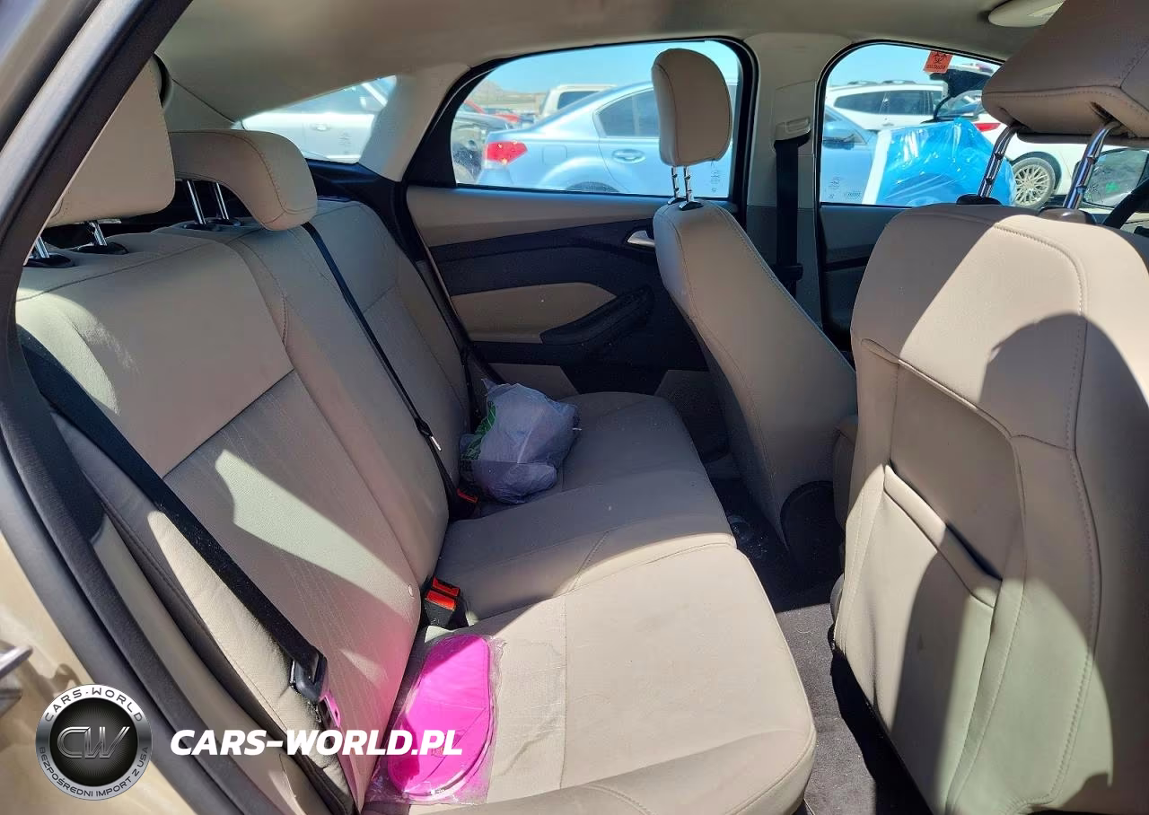 2017 Ford Focus Se VIN:1FADP3K29HL322469 - 10