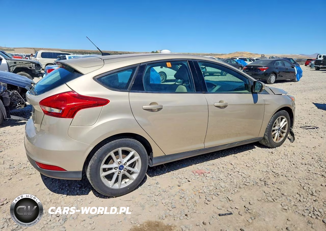 2017 Ford Focus Se VIN:1FADP3K29HL322469 - 3