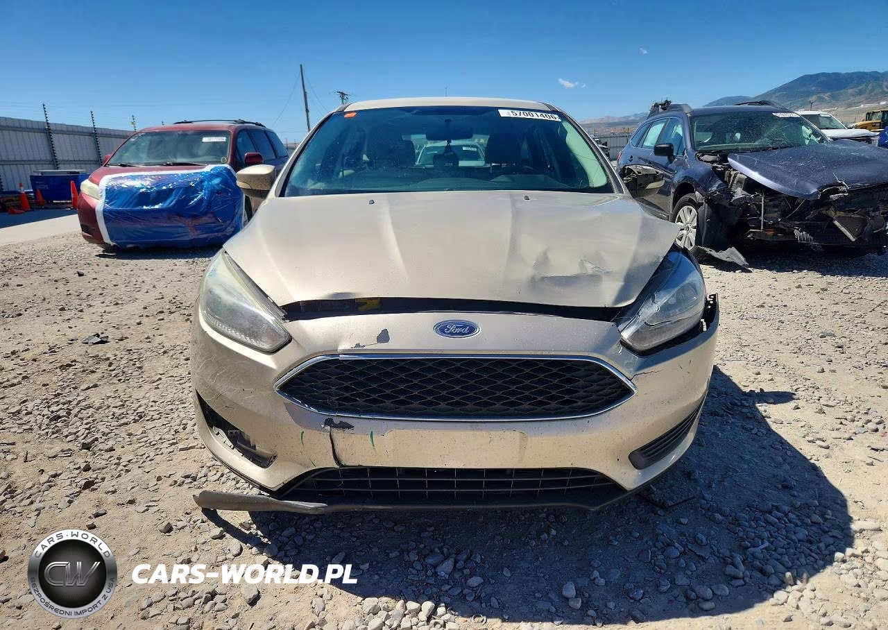 2017 Ford Focus Se VIN:1FADP3K29HL322469 - 5