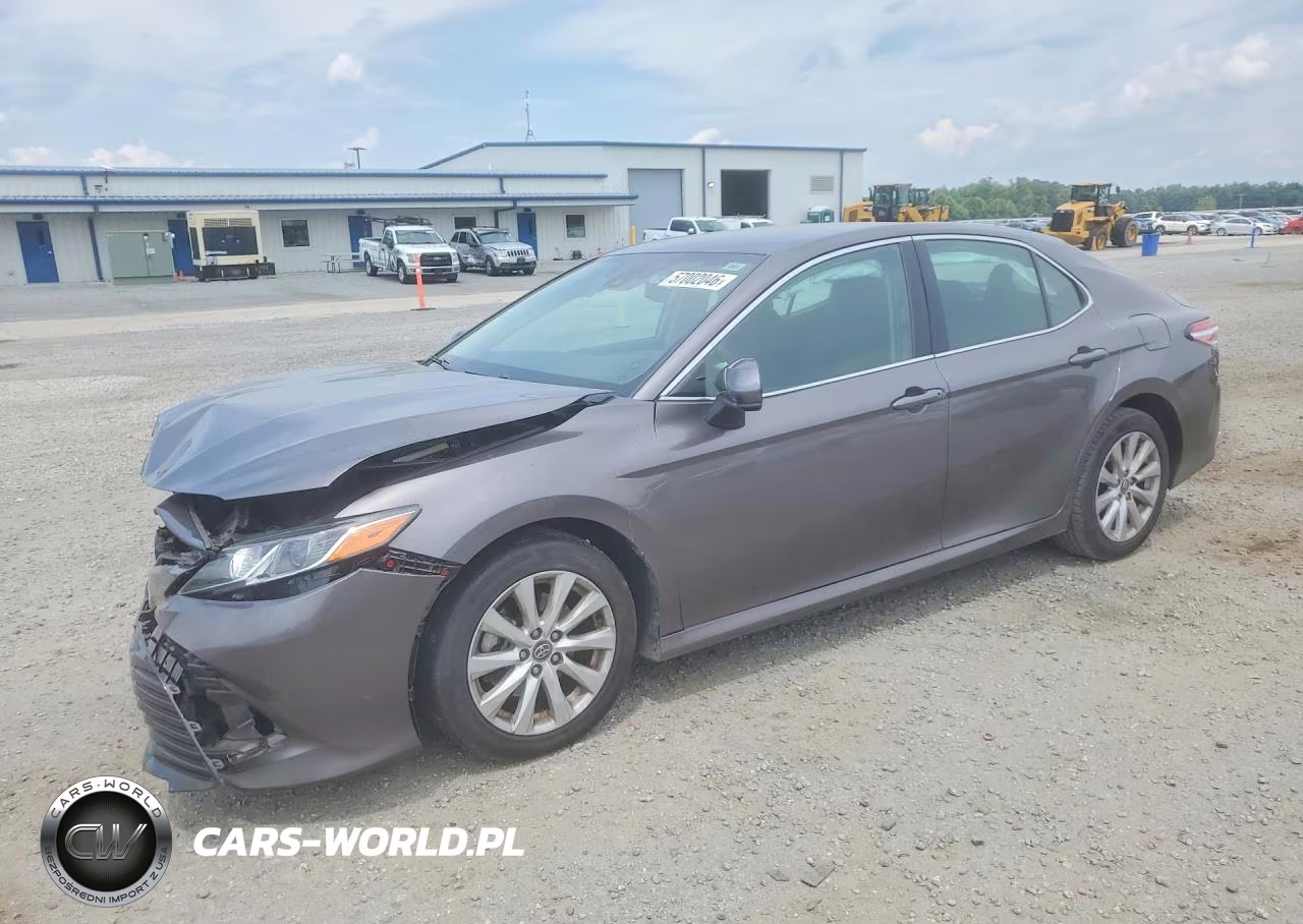 2020 Toyota Camry Le – zdjęcie 1 z 12
