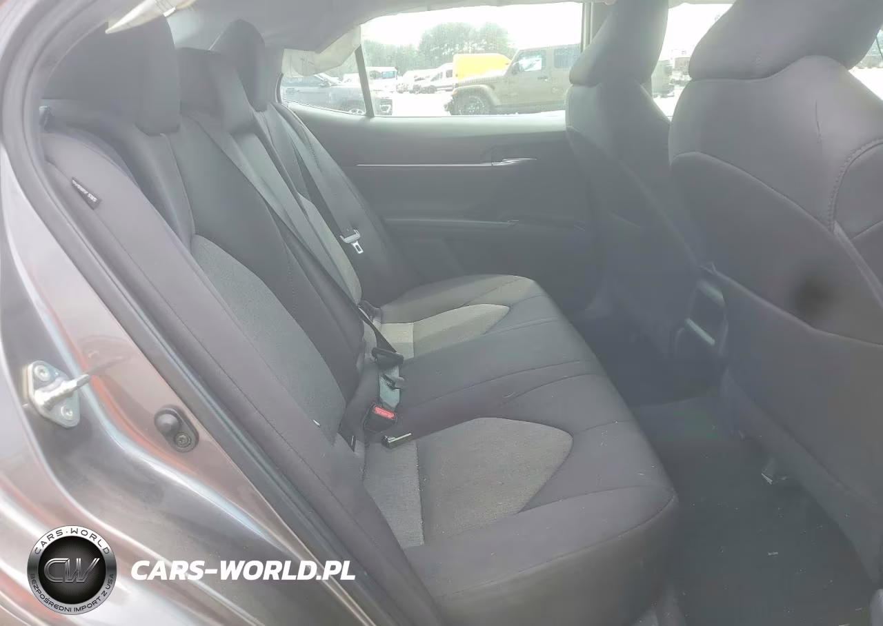 2020 Toyota Camry Le VIN:4T1C11AK2LU945332 - 10
