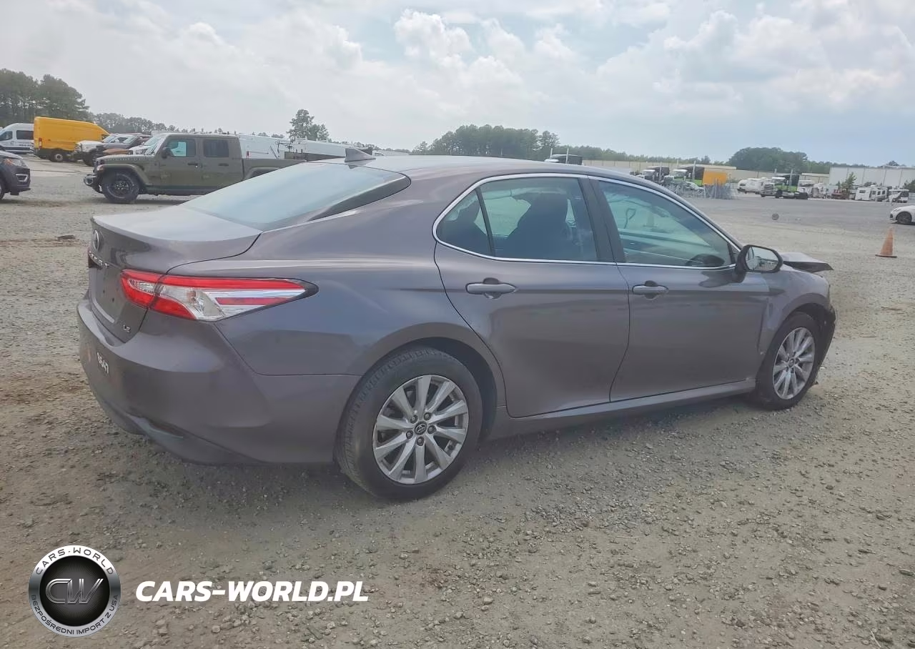 2020 Toyota Camry Le VIN:4T1C11AK2LU945332 - 3