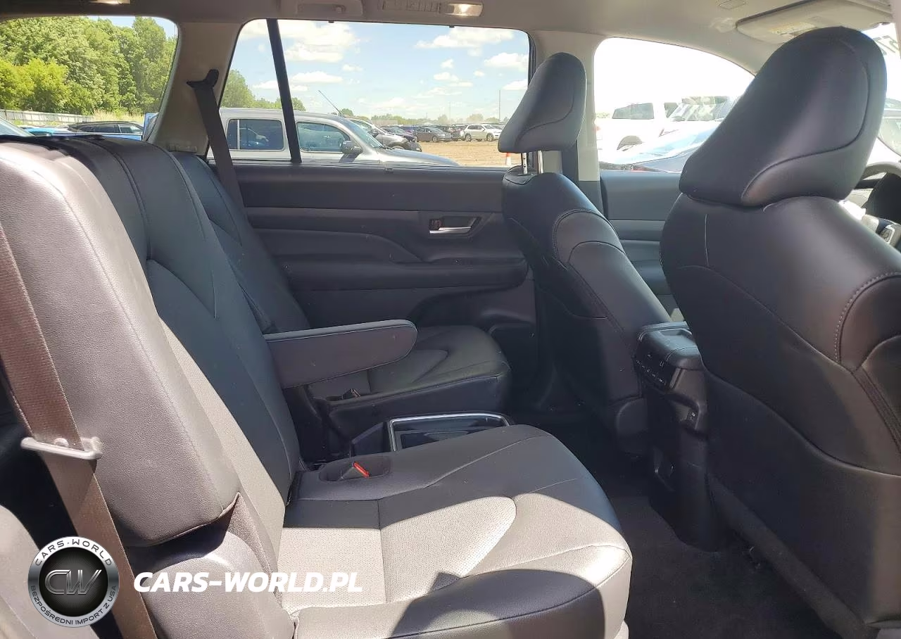 2026 Toyota Grand Highlander Xle VIN:5TDAAAB55TS124542 - 11