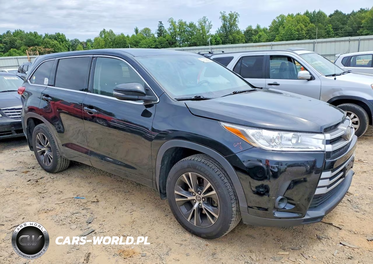 2018 Toyota Highlander Le VIN:5TDBZRFH8JS817683 - 4