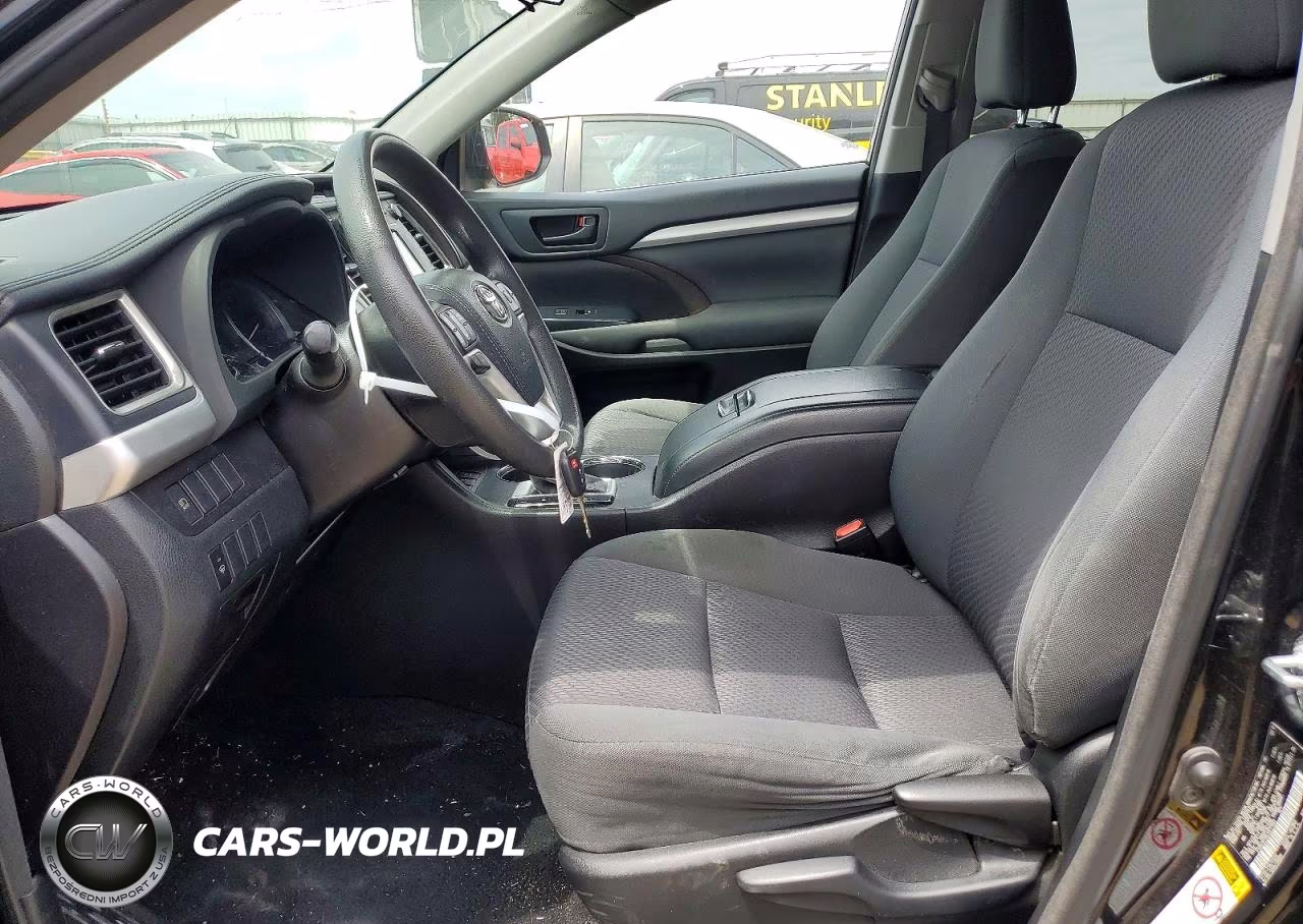 2018 Toyota Highlander Le VIN:5TDBZRFH8JS817683 - 7