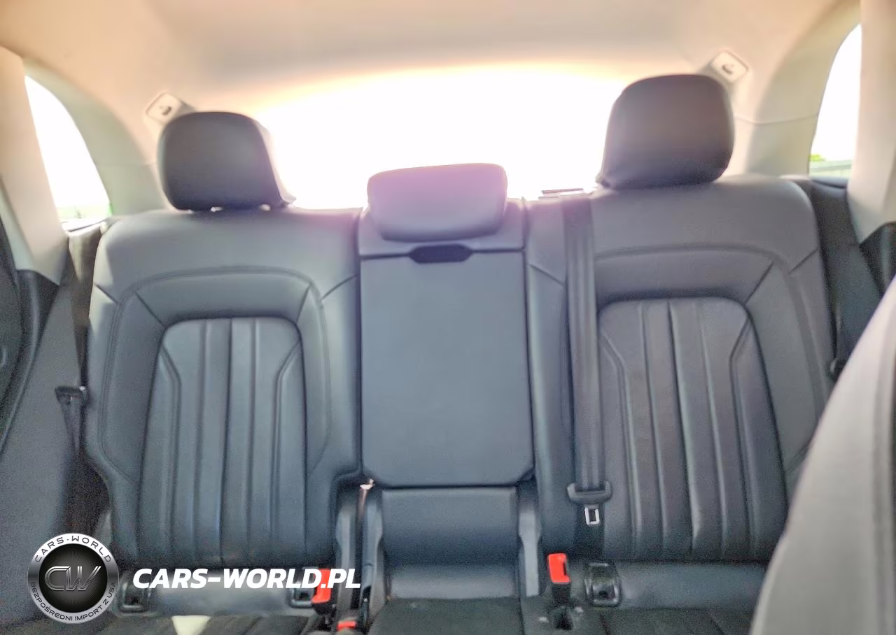 2018 Audi Q5 Premium VIN:WA1ANAFYXJ2195419 - 10
