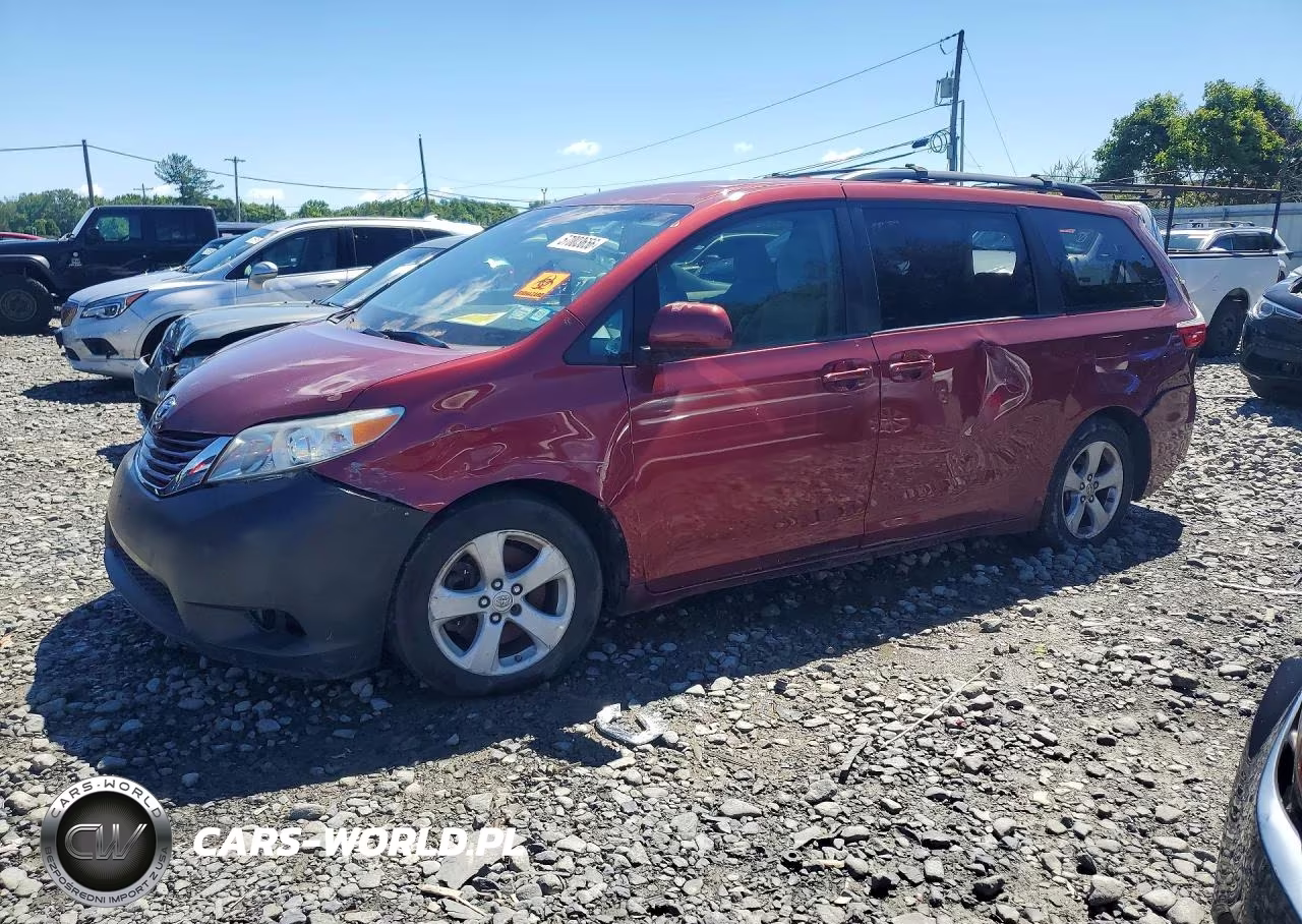 2017 Toyota Sienna Le – zdjęcie 1 z 13