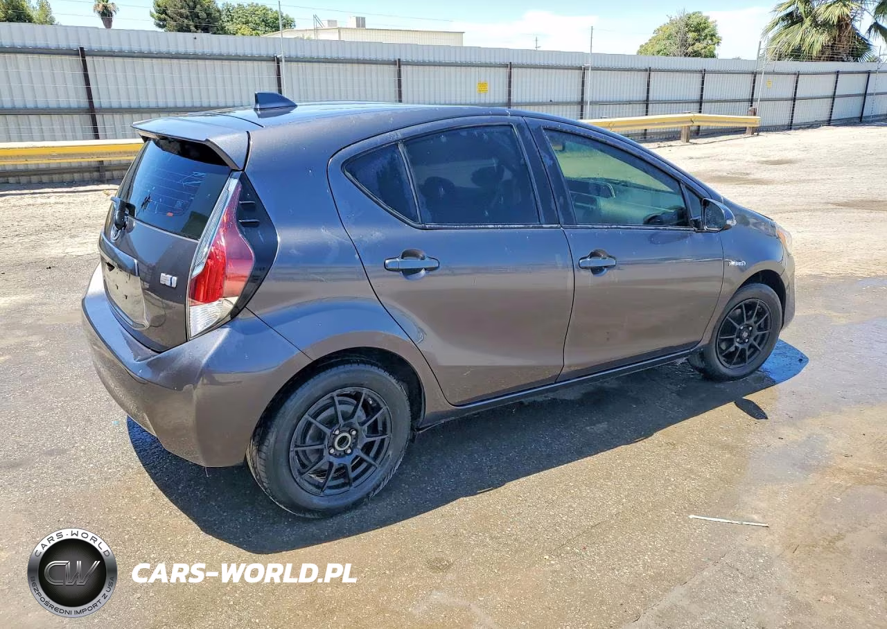 2016 Toyota Prius C One VIN:JTDKDTB32G1119257 - 3
