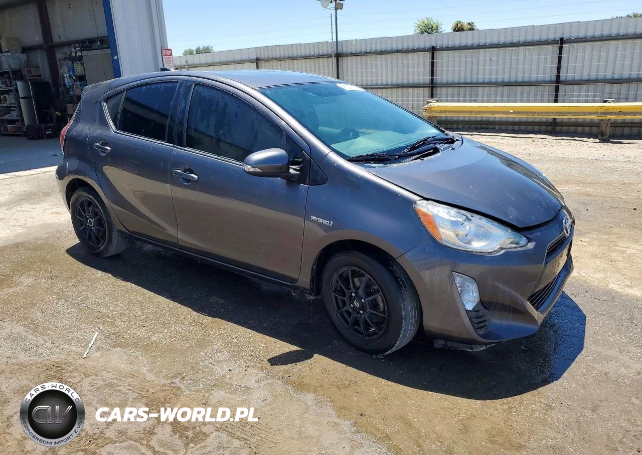 2016 Toyota Prius C One VIN:JTDKDTB32G1119257 - 4