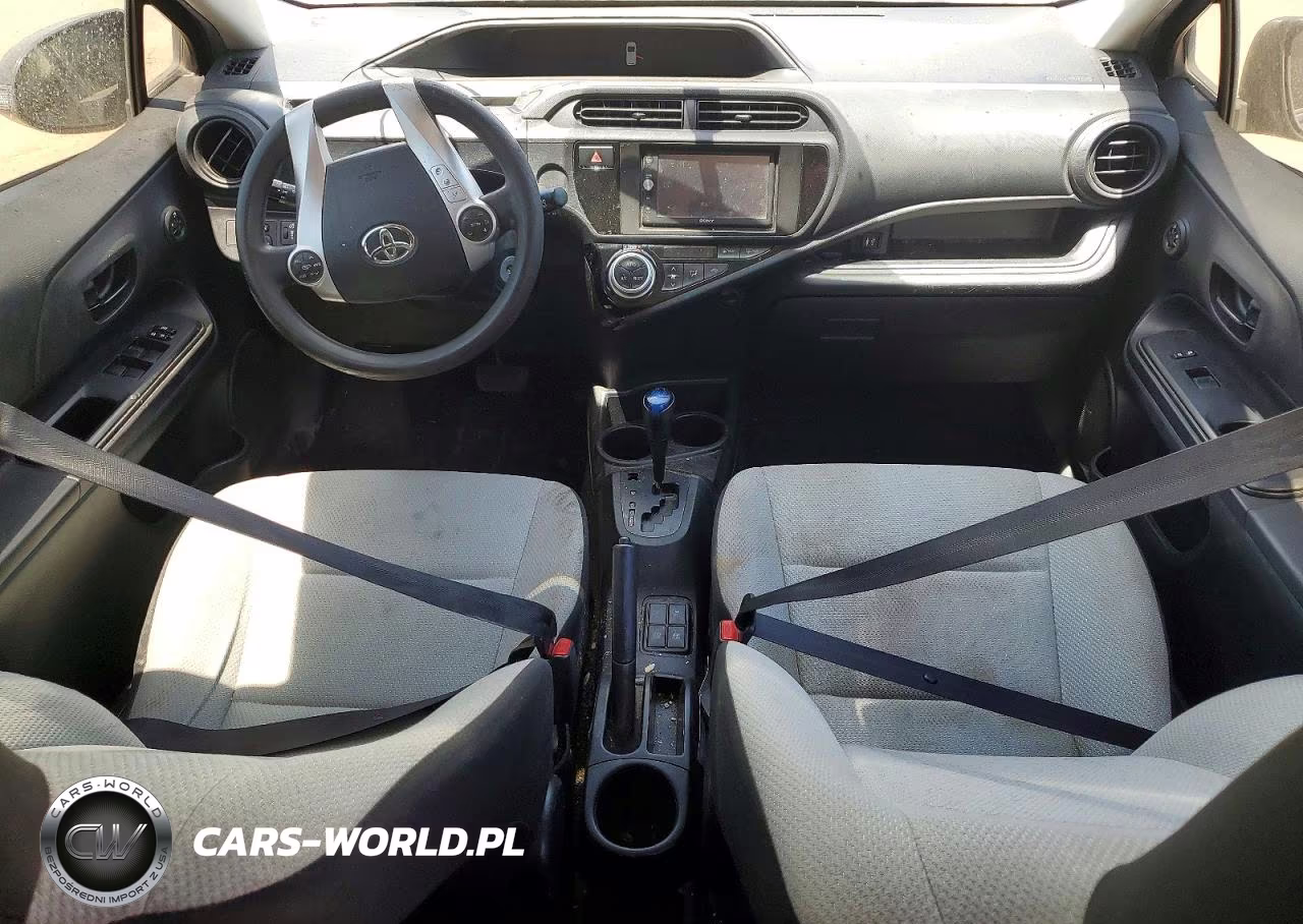 2016 Toyota Prius C One VIN:JTDKDTB32G1119257 - 8