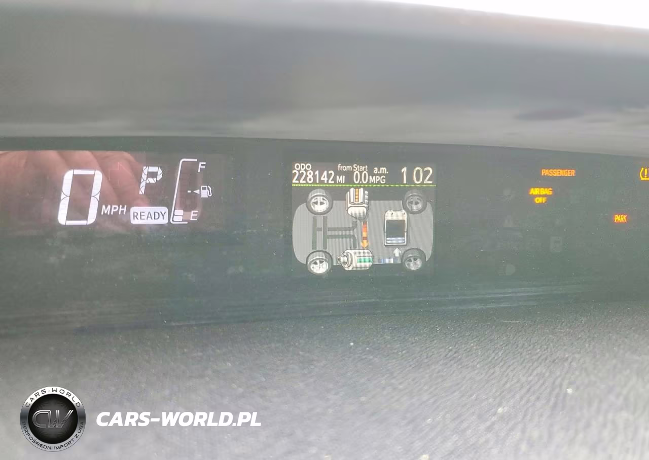 2016 Toyota Prius C One VIN:JTDKDTB32G1119257 - 9