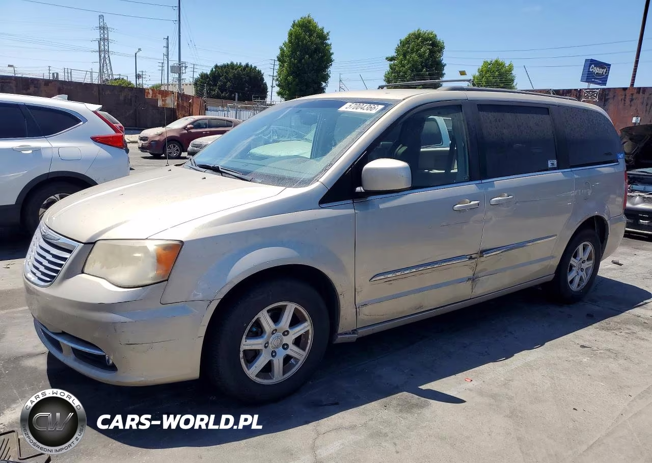 2013 Chrysler Town & Country Touring – zdjęcie 1 z 13