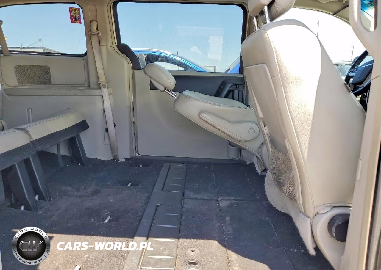 2013 Chrysler Town & Country Touring VIN:2C4RC1BG2DR554800 - 11