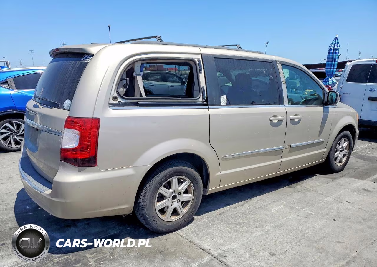 2013 Chrysler Town & Country Touring VIN:2C4RC1BG2DR554800 - 3