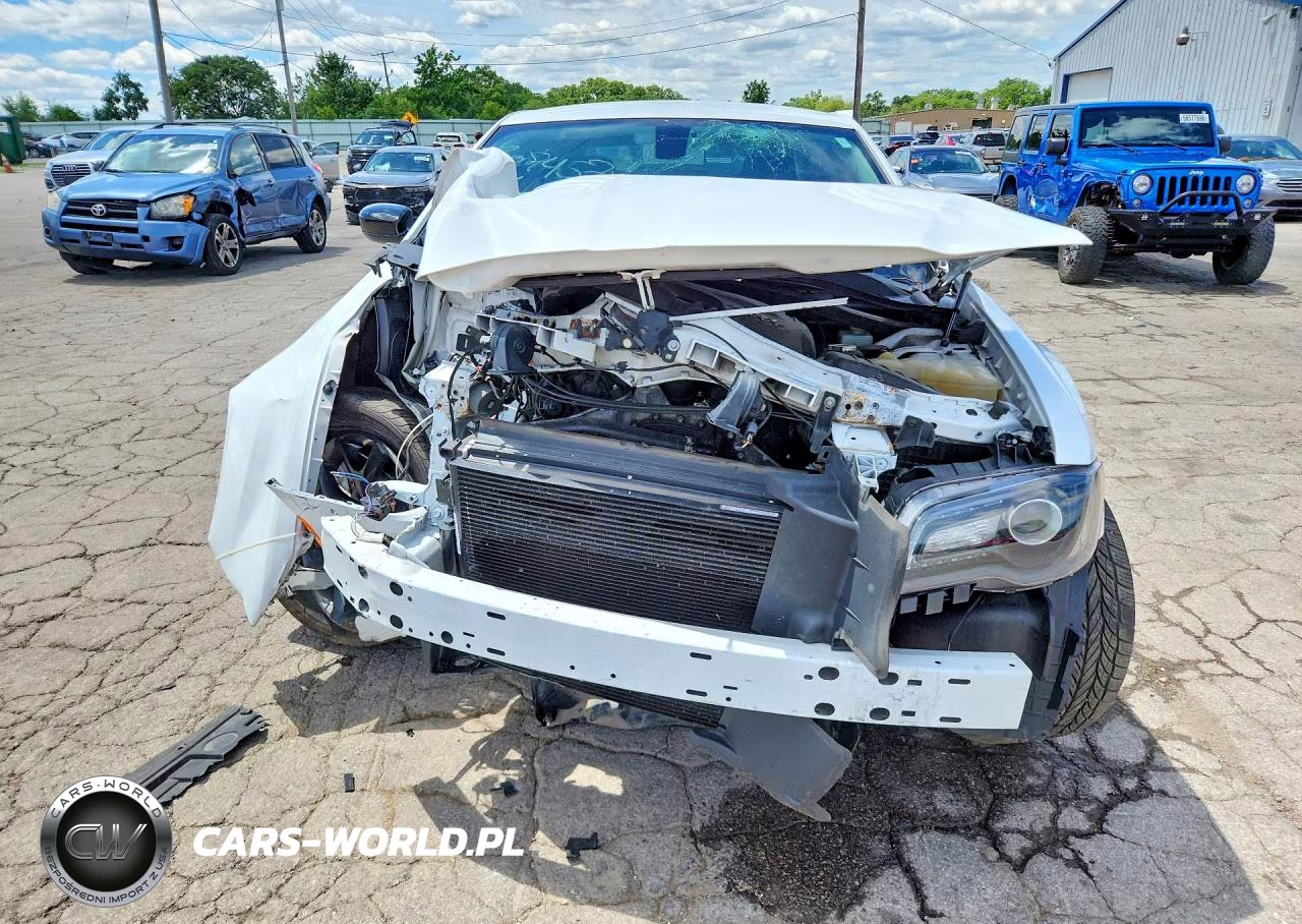 2022 Chrysler 300 Touring VIN:2C3CCAAG7NH134324 - 5