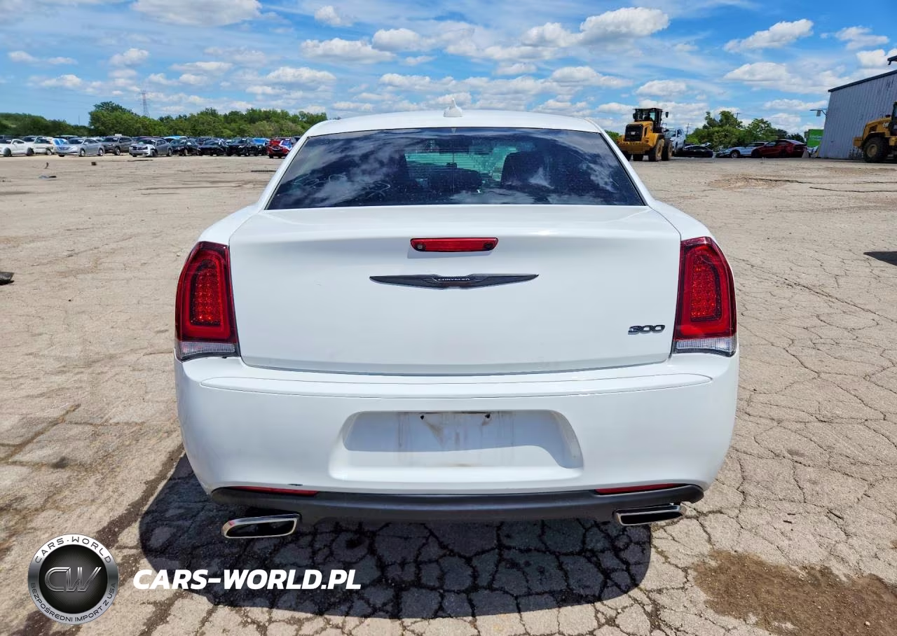 2022 Chrysler 300 Touring VIN:2C3CCAAG7NH134324 - 6