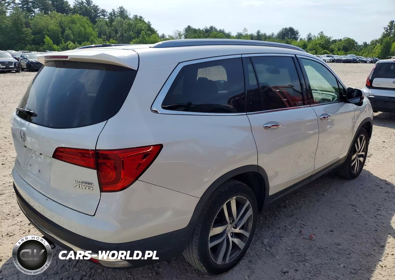 2017 Honda Pilot Touring VIN:5FNYF6H90HB064723 - 3