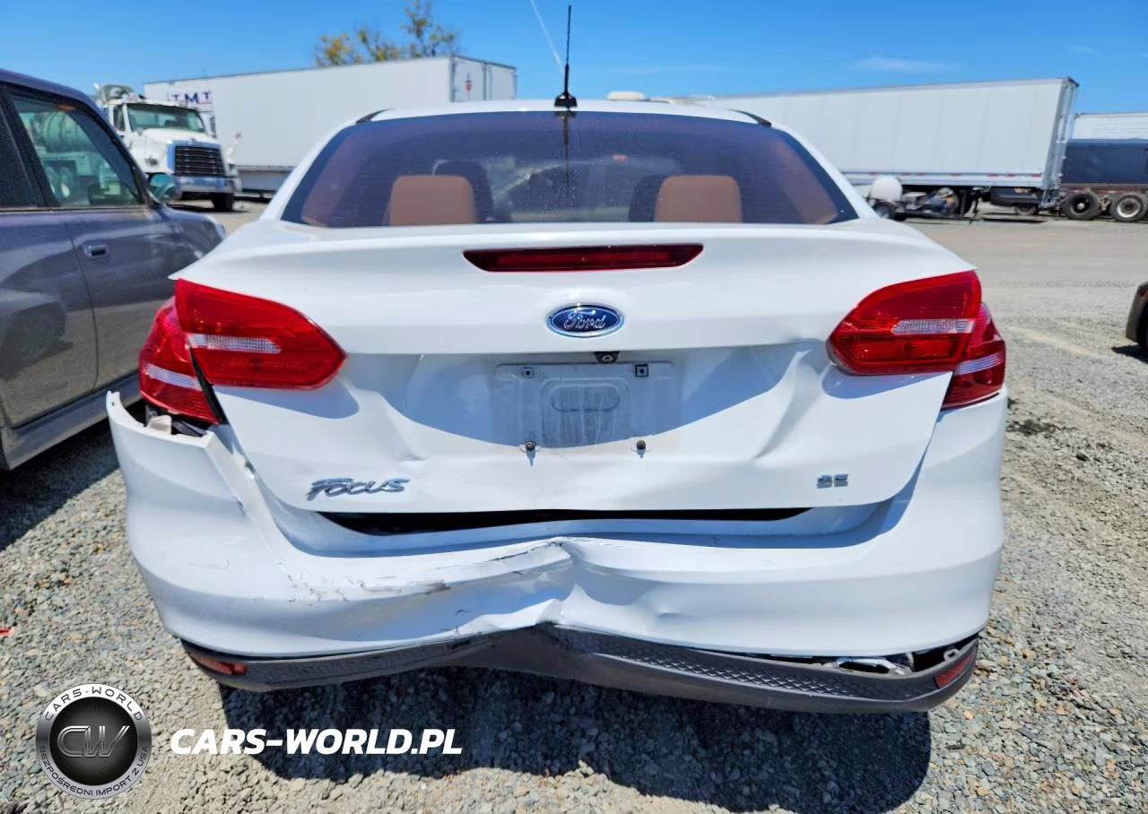 2015 Ford Focus Se VIN:1FADP3F2XFL317353 - 6