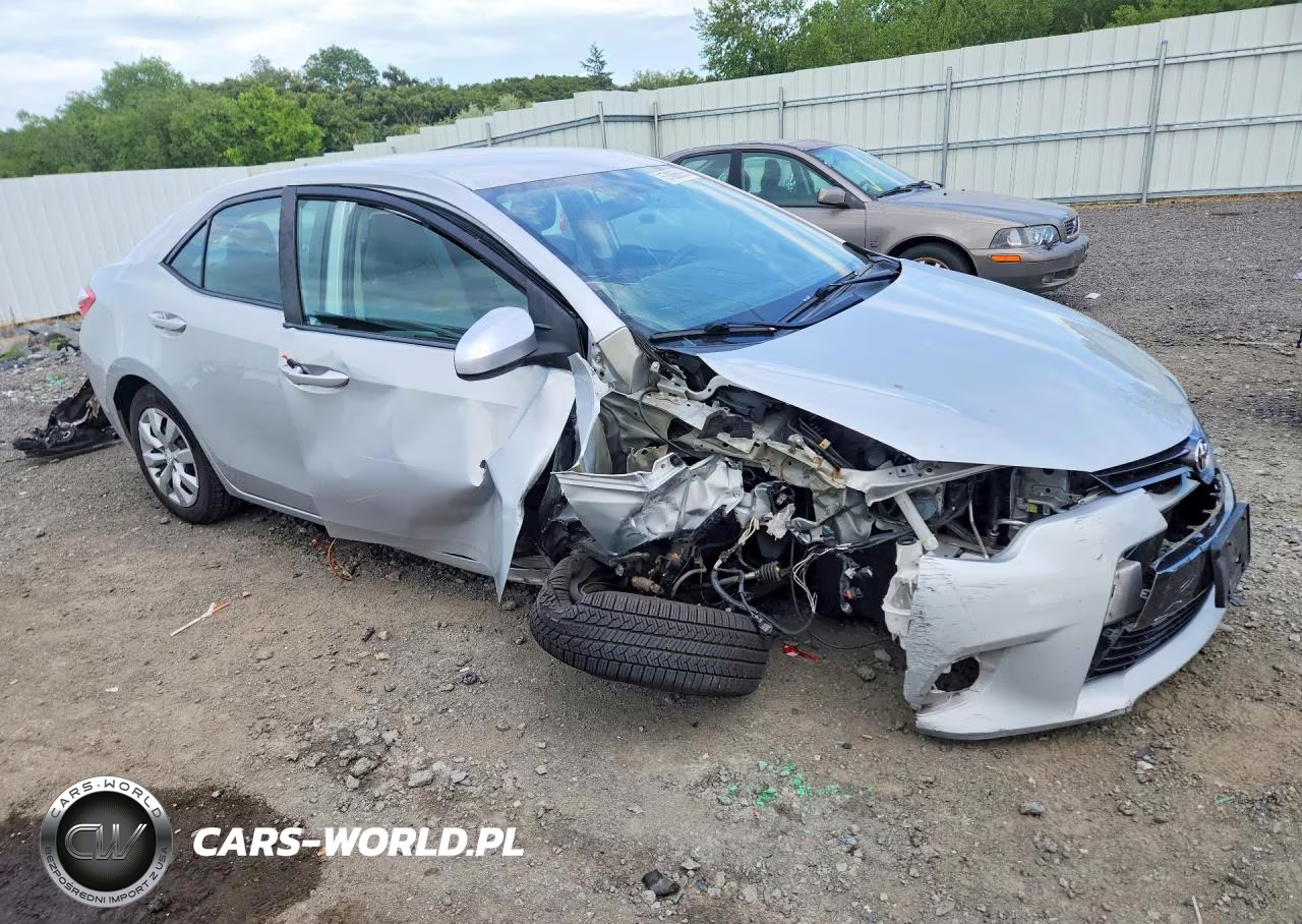 2015 Toyota Corolla Le VIN:2T1BURHE3FC276995 - 4