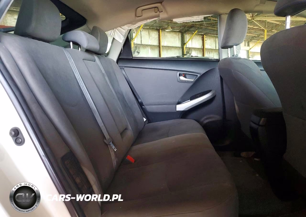 2015 Toyota Prius Two VIN:JTDKN3DU5F0417471 - 10