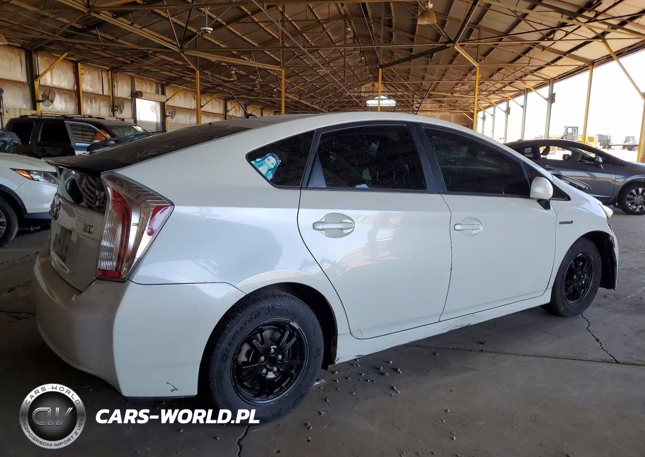 2015 Toyota Prius Two VIN:JTDKN3DU5F0417471 - 3