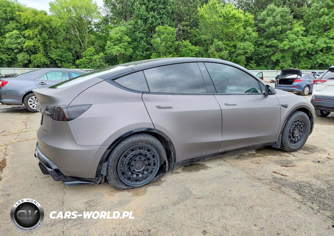 2021 Tesla Model Y VIN:5YJYGDEE6MF084715 - 3
