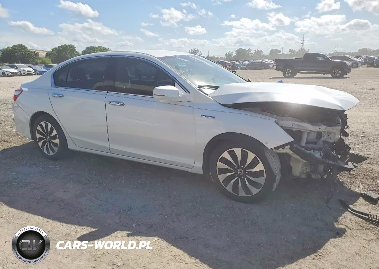 2017 Honda Accord Hybrid VIN:JHMCR6F32HC016698 - 4
