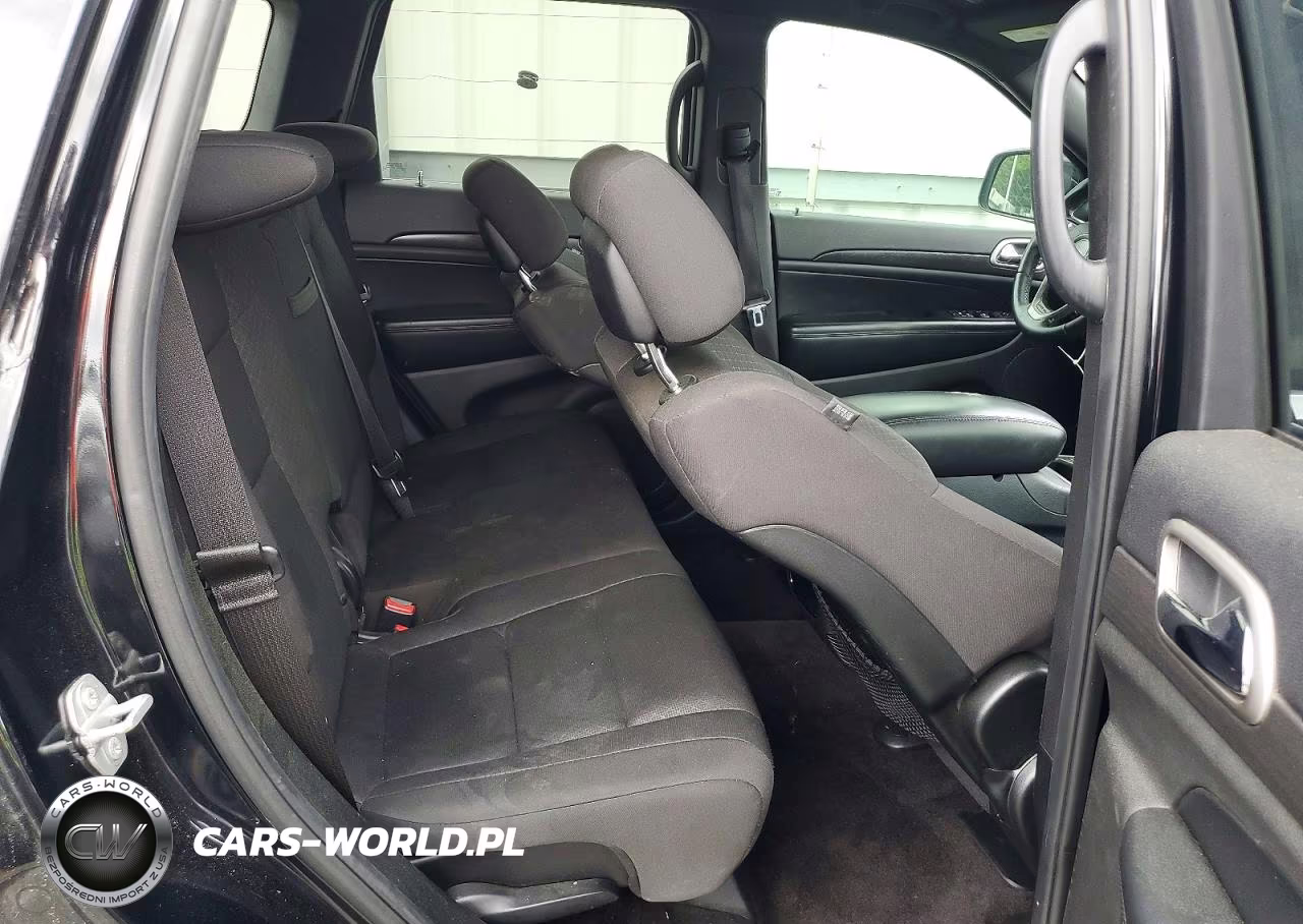2018 Jeep Grand Cherokee Laredo VIN:1C4RJEAG2JC175301 - 11
