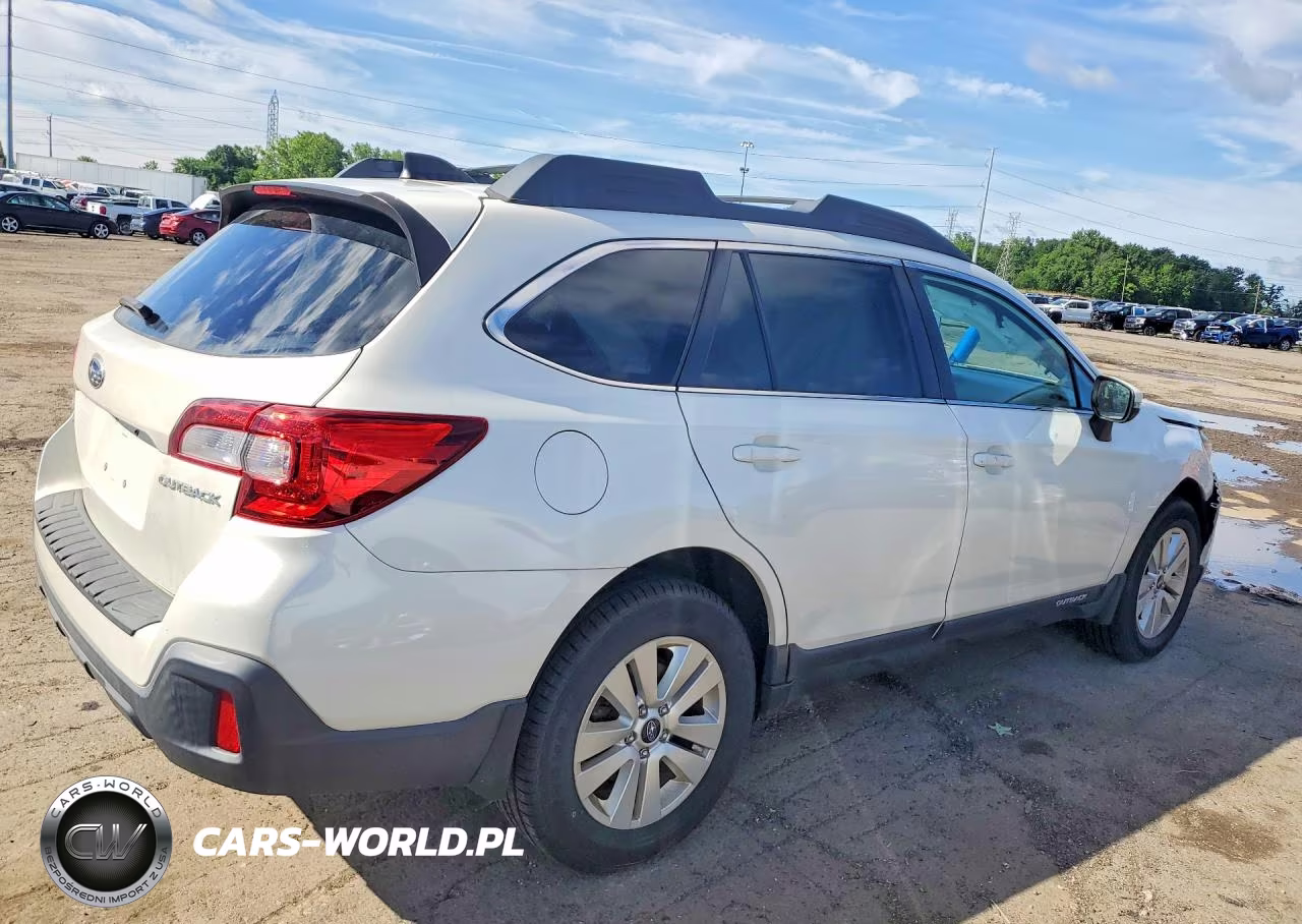 2018 Subaru Outback 2.5I Premium VIN:4S4BSAHC7J3249401 - 3