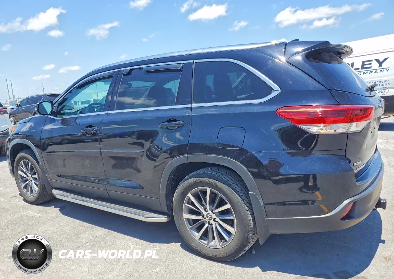 2019 Toyota Highlander Xle VIN:5TDKZRFH4KS349971 - 2