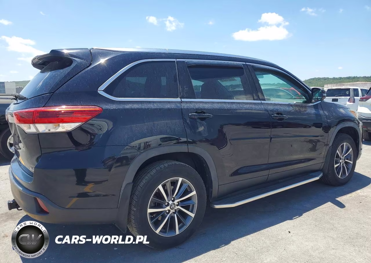 2019 Toyota Highlander Xle VIN:5TDKZRFH4KS349971 - 3