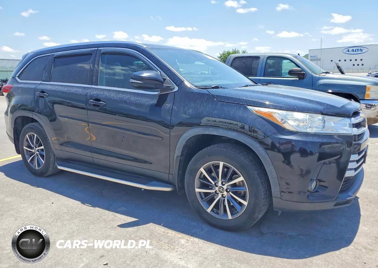 2019 Toyota Highlander Xle VIN:5TDKZRFH4KS349971 - 4