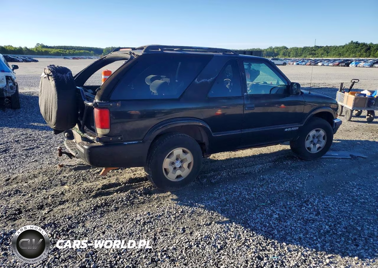 1999 Chevrolet Blazer VIN:1GNCT18W8XK175654 - 3