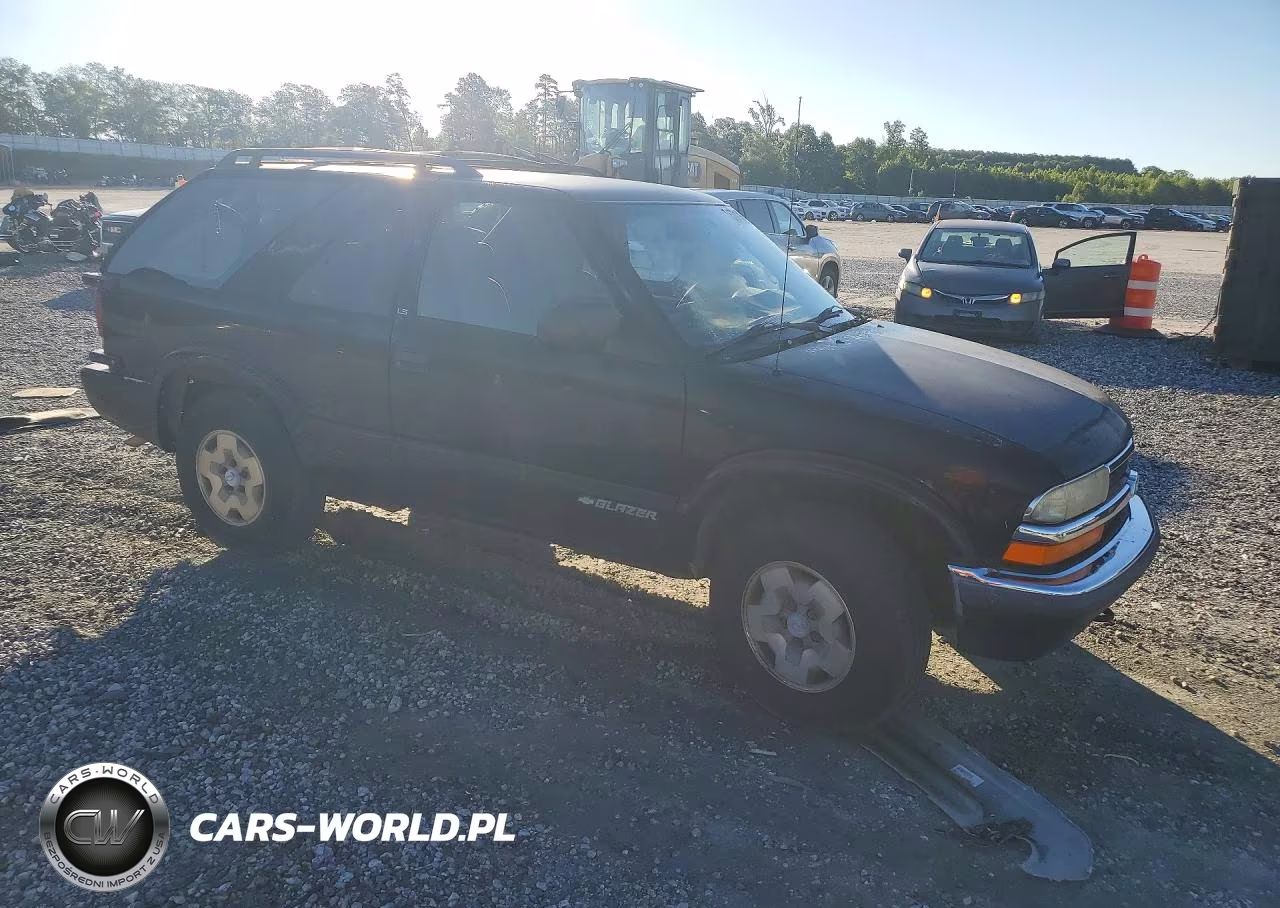 1999 Chevrolet Blazer VIN:1GNCT18W8XK175654 - 4