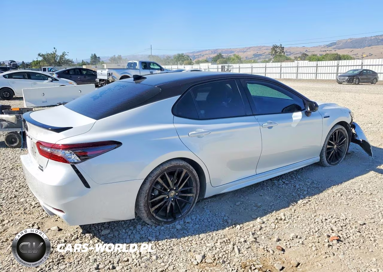 2021 Toyota Camry Xse VIN:4T1K31AK2MU029774 - 3