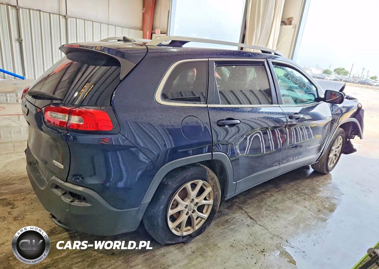 2016 Jeep Cherokee Latitude VIN:1C4PJLCB1GW352070 - 3