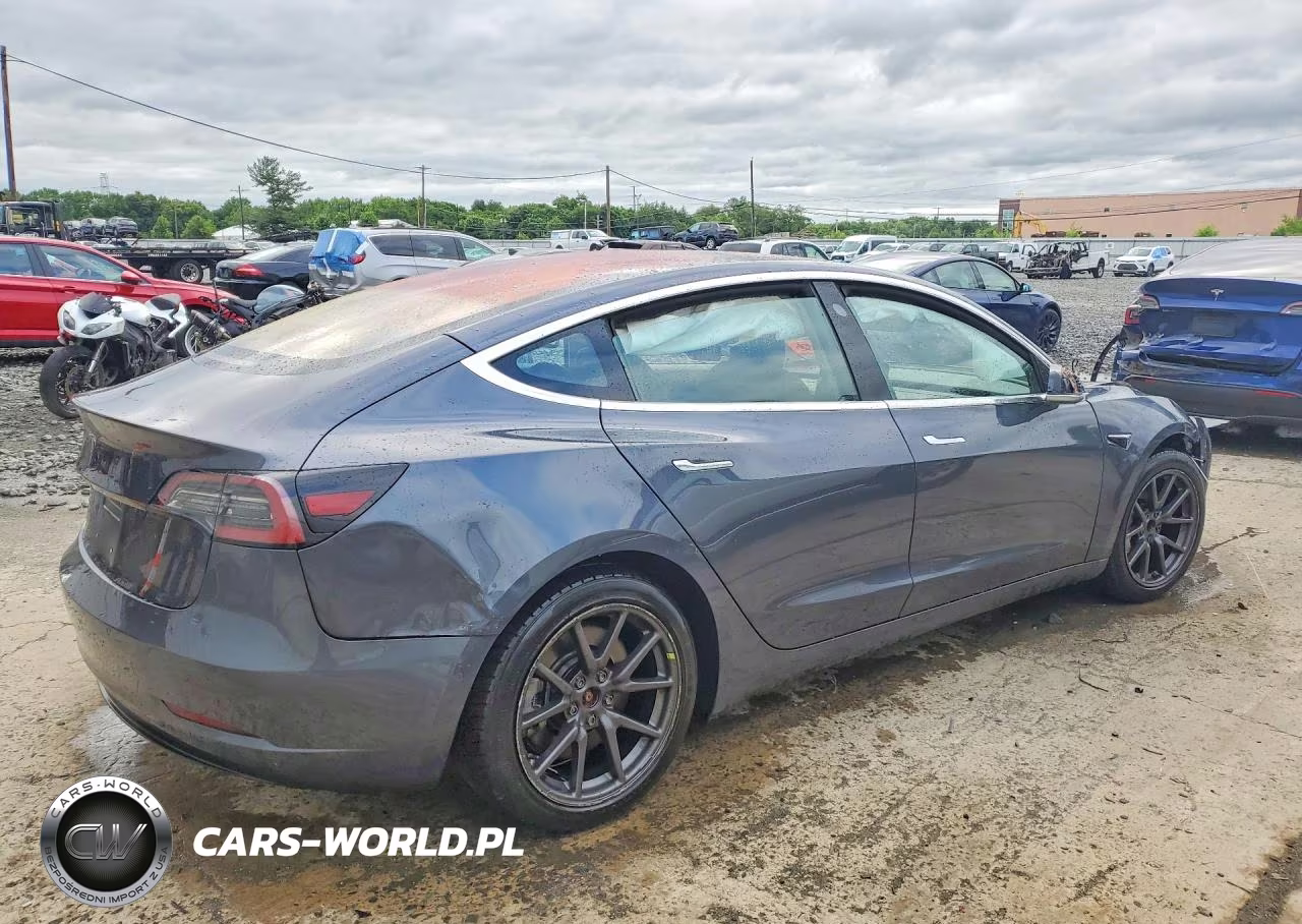 2018 Tesla Model 3 VIN:5YJ3E1EA5JF030524 - 3