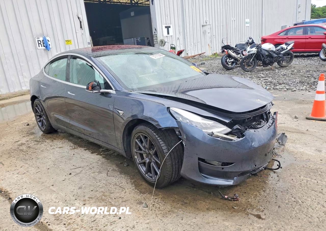 2018 Tesla Model 3 VIN:5YJ3E1EA5JF030524 - 4