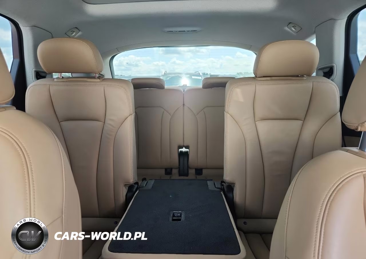2023 Audi Q7 Premium VIN:WA1ACBF72PD014930 - 10