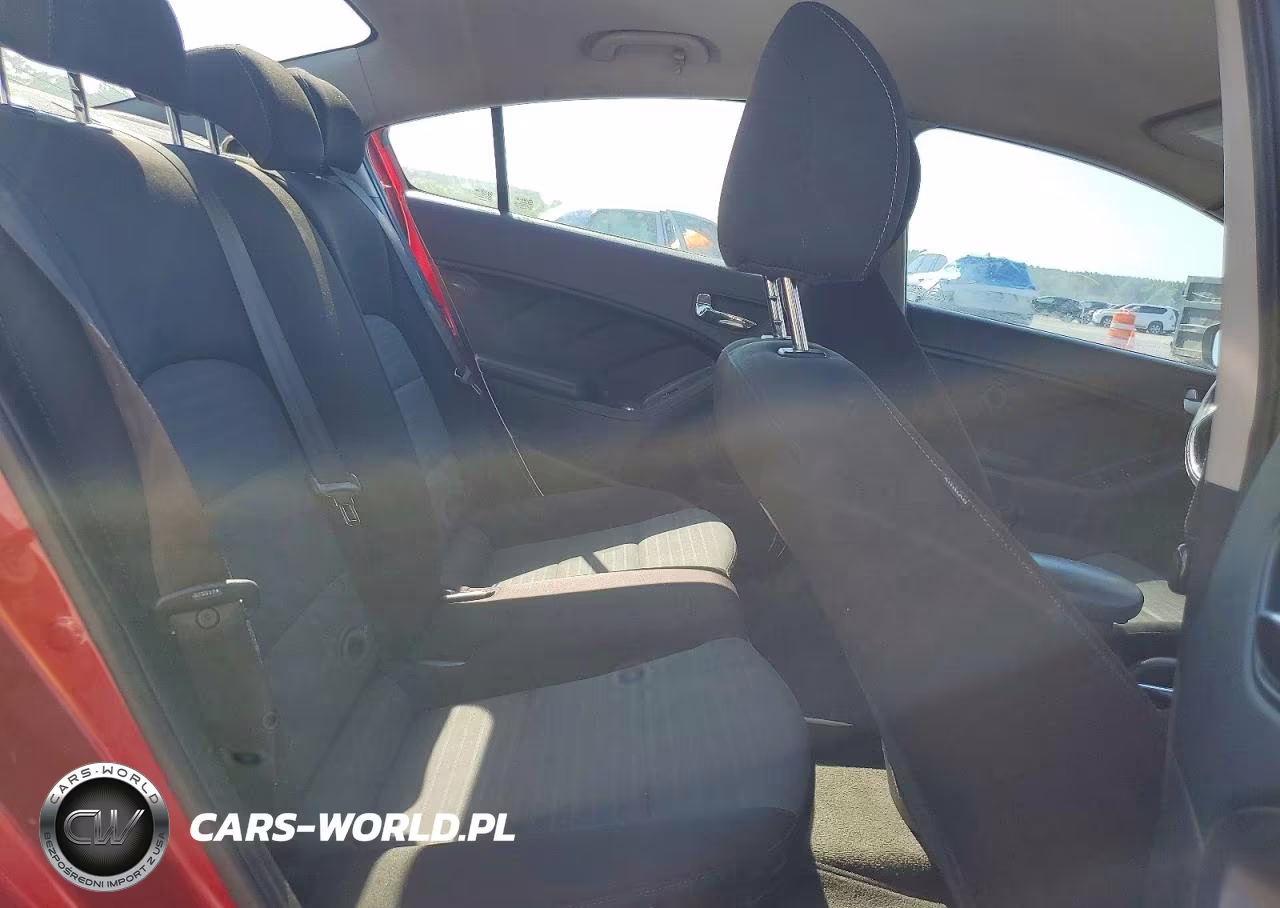 2018 Kia Forte S VIN:3KPFL4A71JE257522 - 10