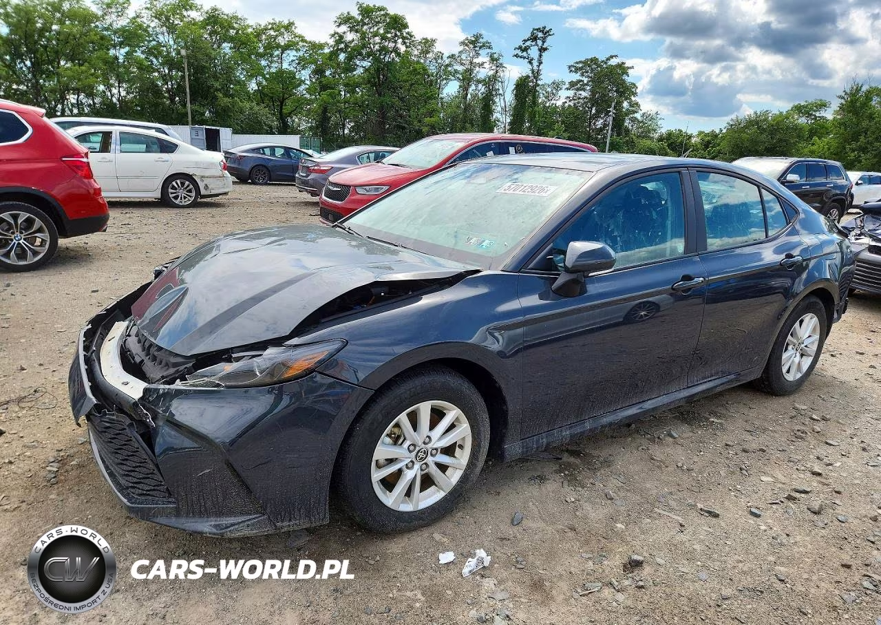 2025 Toyota Camry Le – zdjęcie 1 z 12