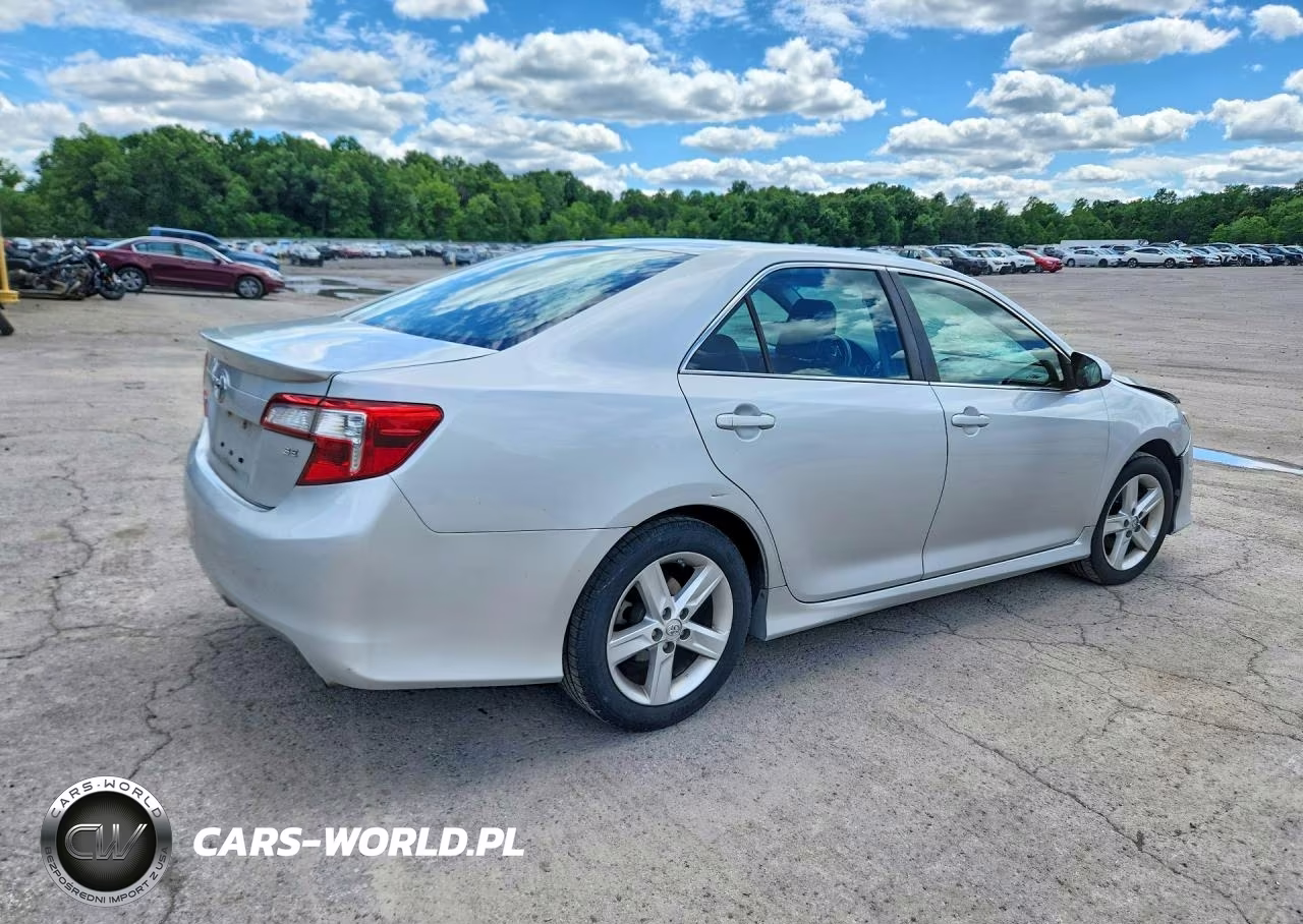 2014 Toyota Camry Se VIN:4T1BF1FK1EU418570 - 3