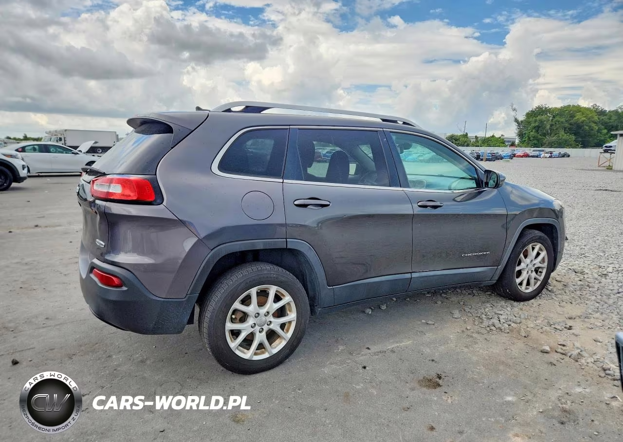 2015 Jeep Cherokee Latitude VIN:1C4PJLCB7FW627696 - 3