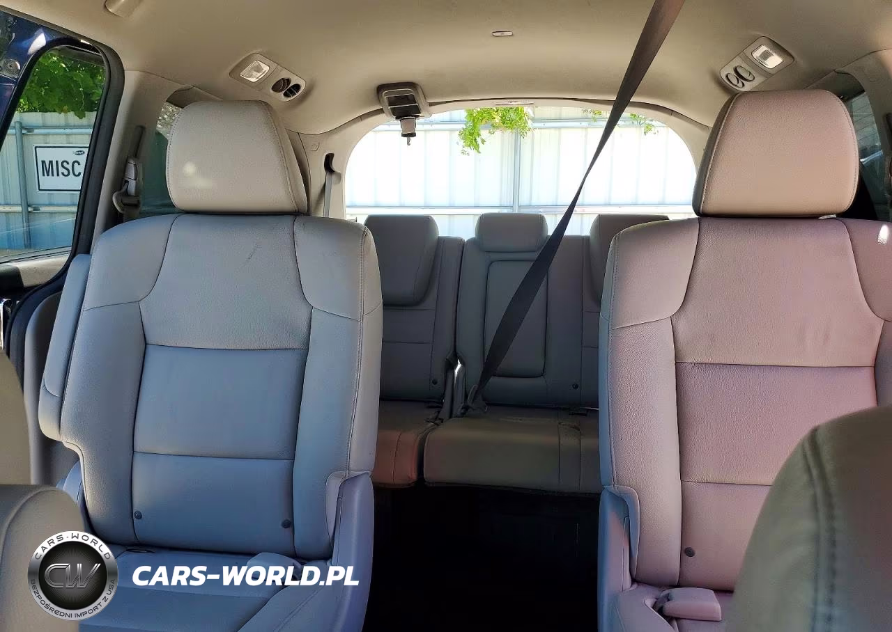 2016 Honda Odyssey Touring VIN:5FNRL5H90GB115742 - 10