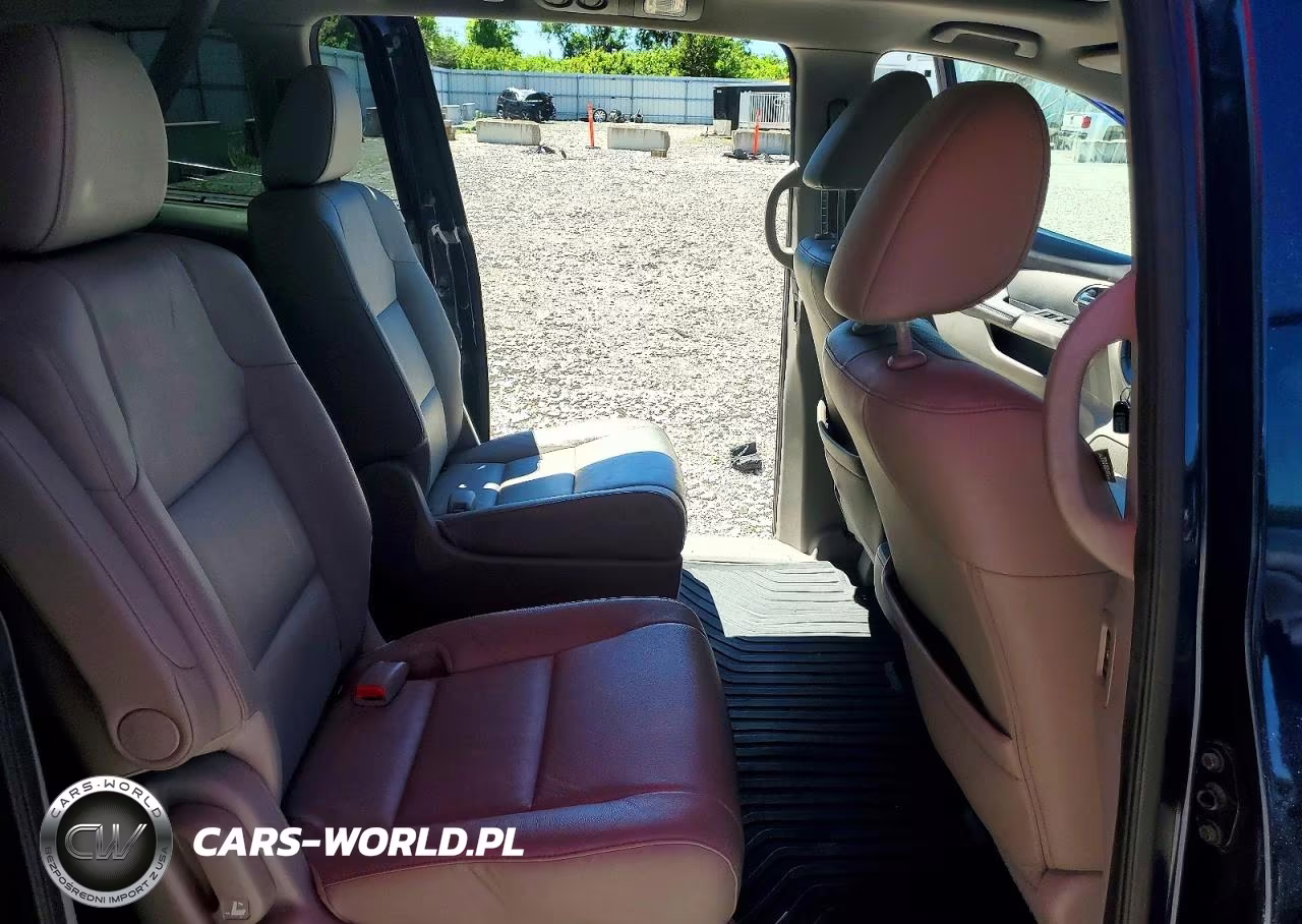 2016 Honda Odyssey Touring VIN:5FNRL5H90GB115742 - 11